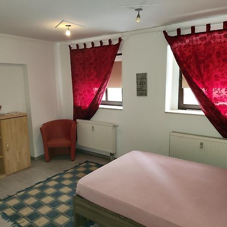 Halle, Top -Preise, 79 Qm Sd Fewo, Eg, Wahlweise Mit 1- 3 Dz, Tv Lounge, Kueche, Bad Wc Einfach Und Gut, Langzeitmieter Vb Preise Halle  Buitenkant foto