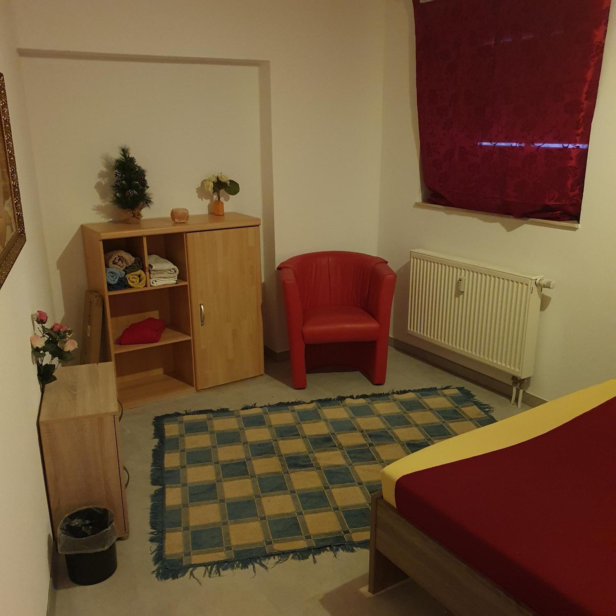 Halle, Top -Preise, 79 Qm Sd Fewo, Eg, Wahlweise Mit 1- 3 Dz, Tv Lounge, Kueche, Bad Wc Einfach Und Gut, Langzeitmieter Vb Preise Halle  Buitenkant foto