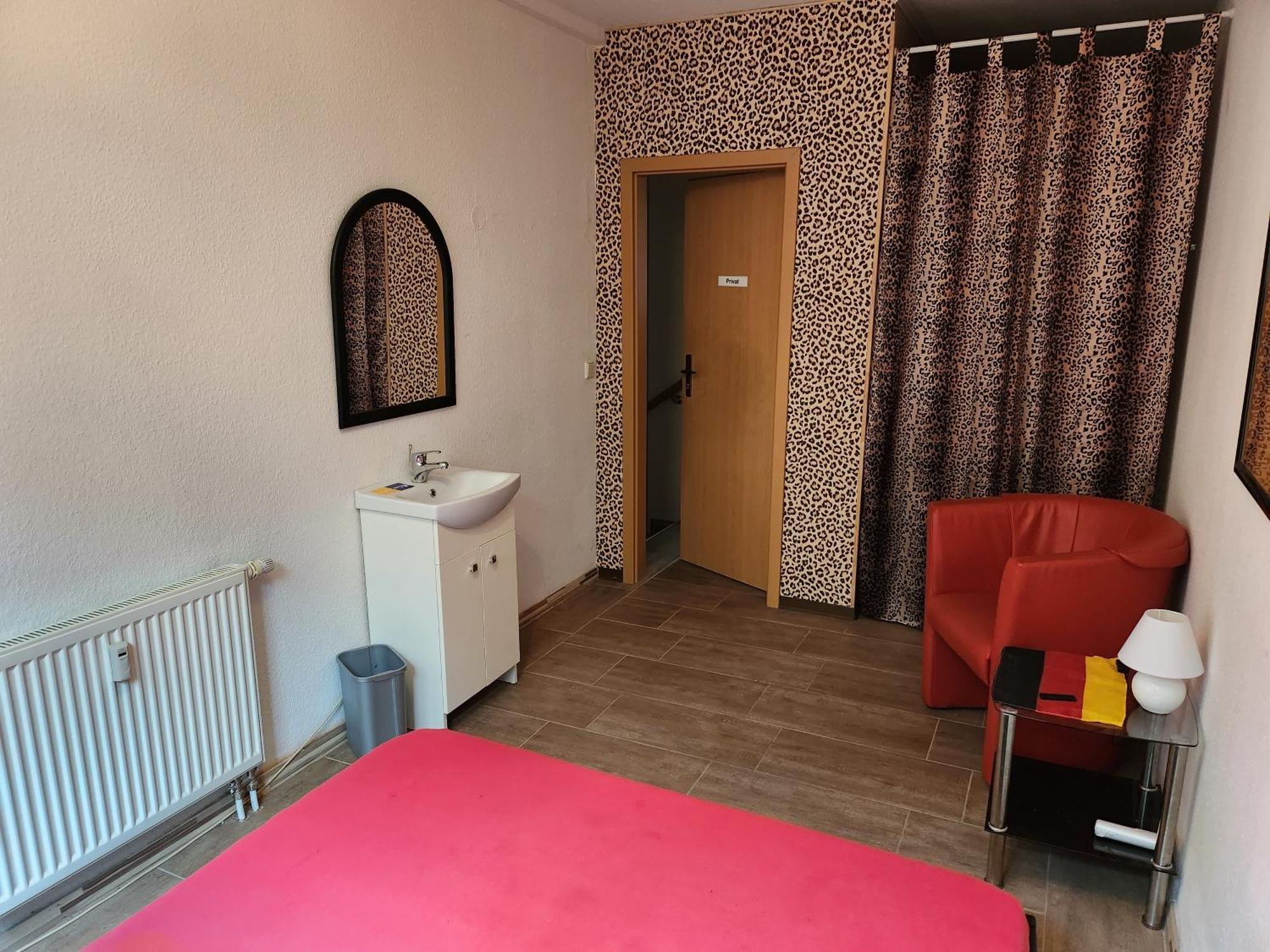 Halle, Top -Preise, 79 Qm Sd Fewo, Eg, Wahlweise Mit 1- 3 Dz, Tv Lounge, Kueche, Bad Wc Einfach Und Gut, Langzeitmieter Vb Preise Halle  Buitenkant foto