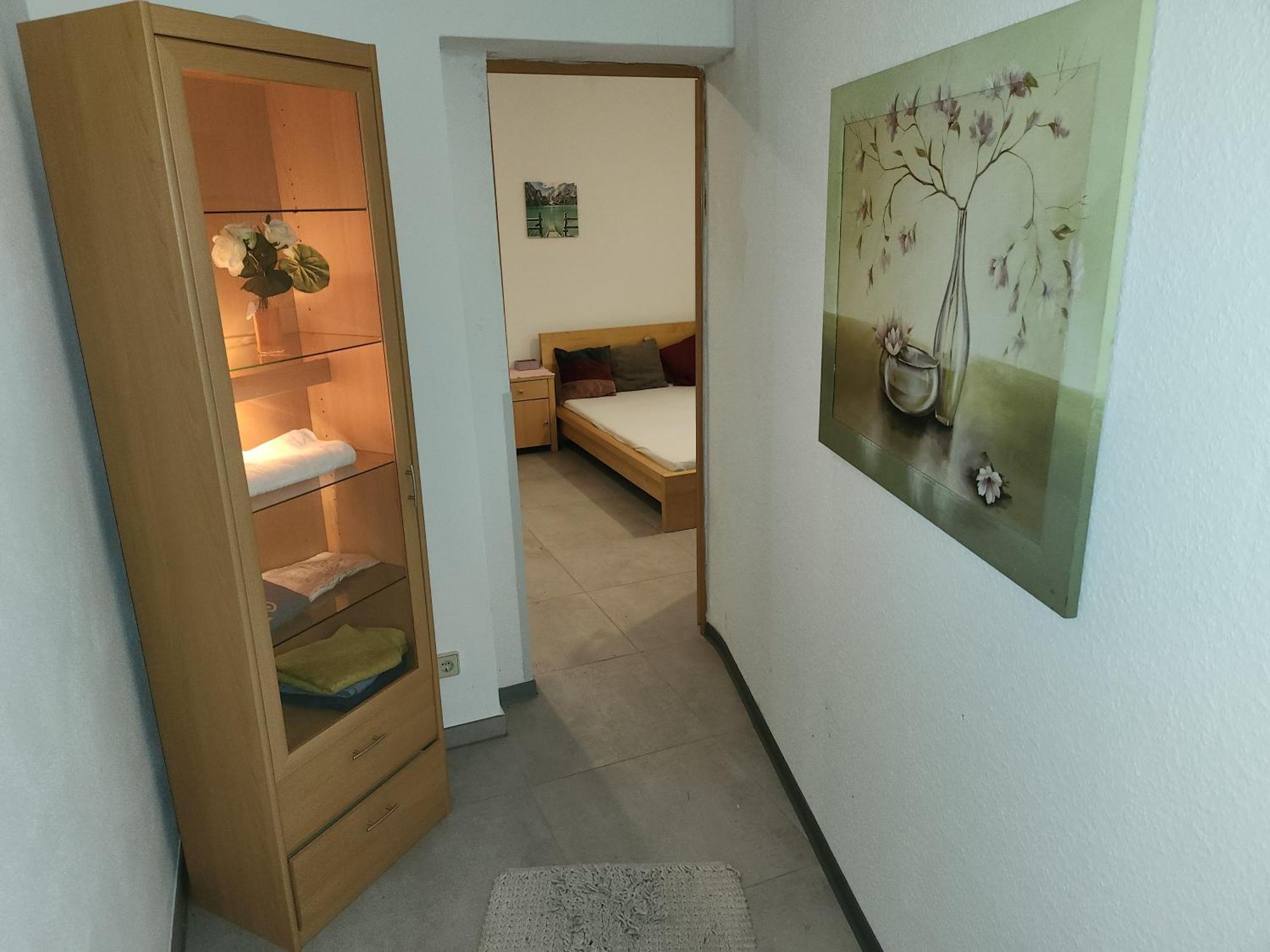 Halle, Top -Preise, 79 Qm Sd Fewo, Eg, Wahlweise Mit 1- 3 Dz, Tv Lounge, Kueche, Bad Wc Einfach Und Gut, Langzeitmieter Vb Preise Halle  Buitenkant foto