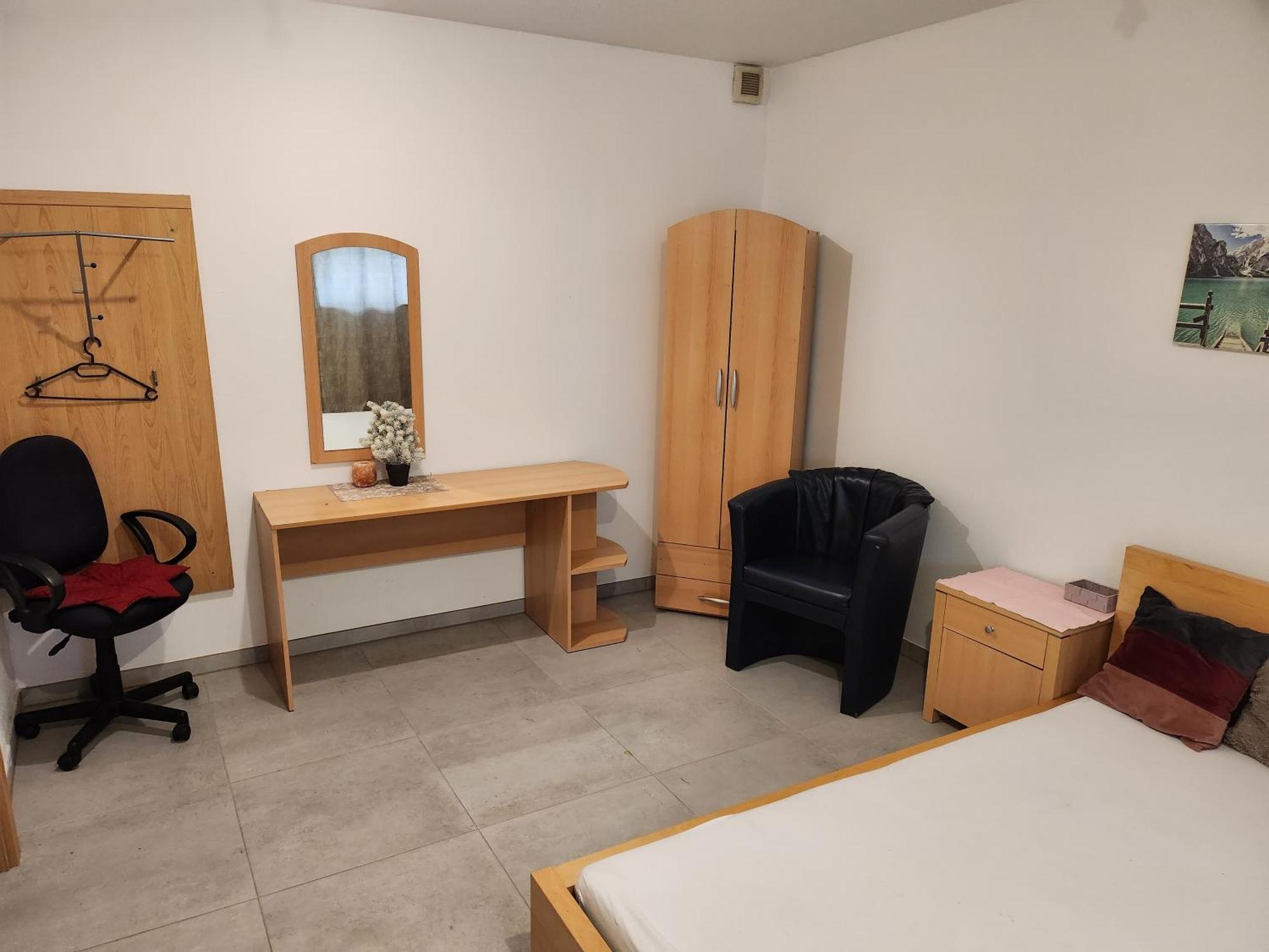 Halle, Top -Preise, 79 Qm Sd Fewo, Eg, Wahlweise Mit 1- 3 Dz, Tv Lounge, Kueche, Bad Wc Einfach Und Gut, Langzeitmieter Vb Preise Halle  Buitenkant foto