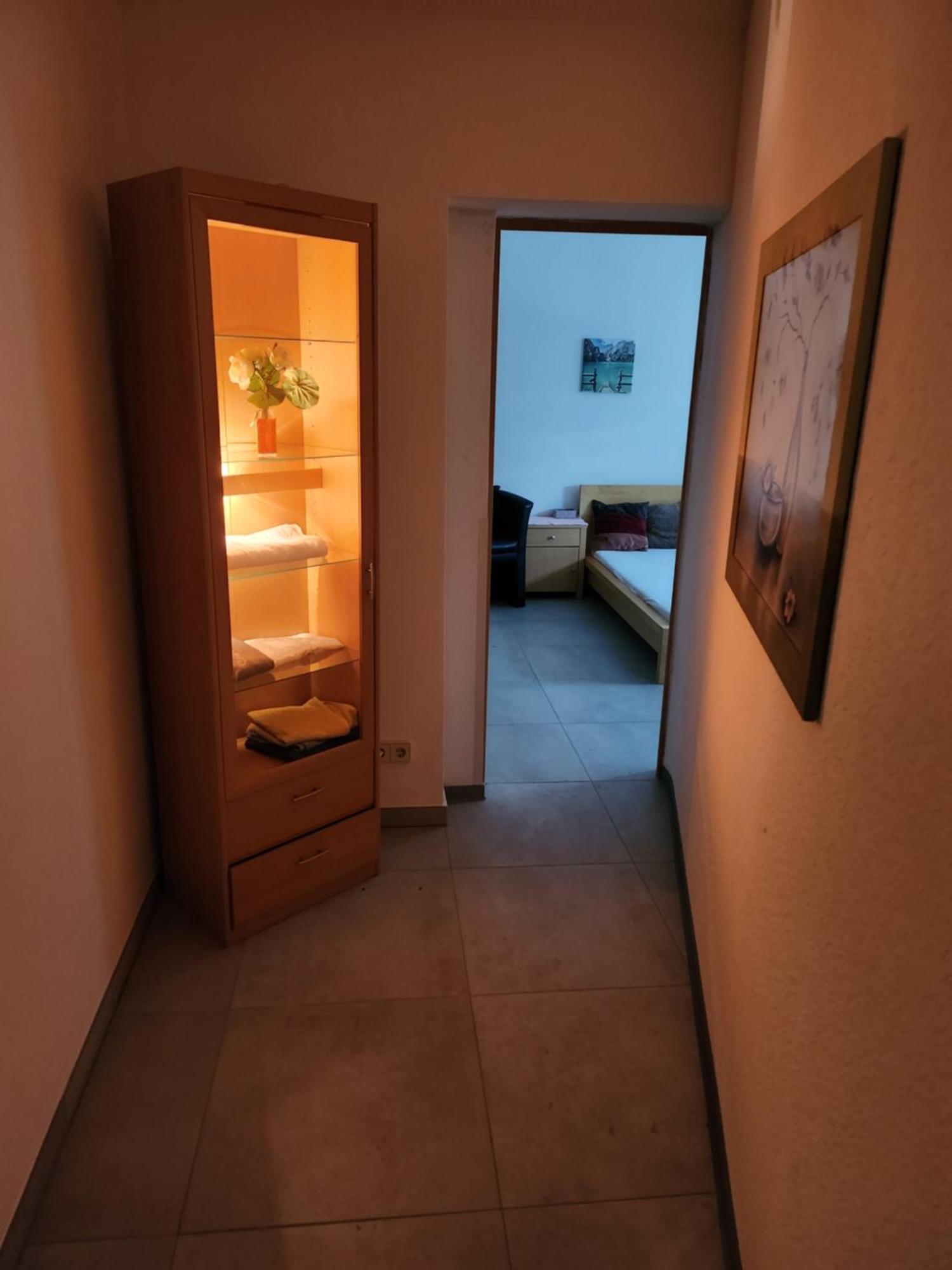 Halle, Top -Preise, 79 Qm Sd Fewo, Eg, Wahlweise Mit 1- 3 Dz, Tv Lounge, Kueche, Bad Wc Einfach Und Gut, Langzeitmieter Vb Preise Halle  Buitenkant foto