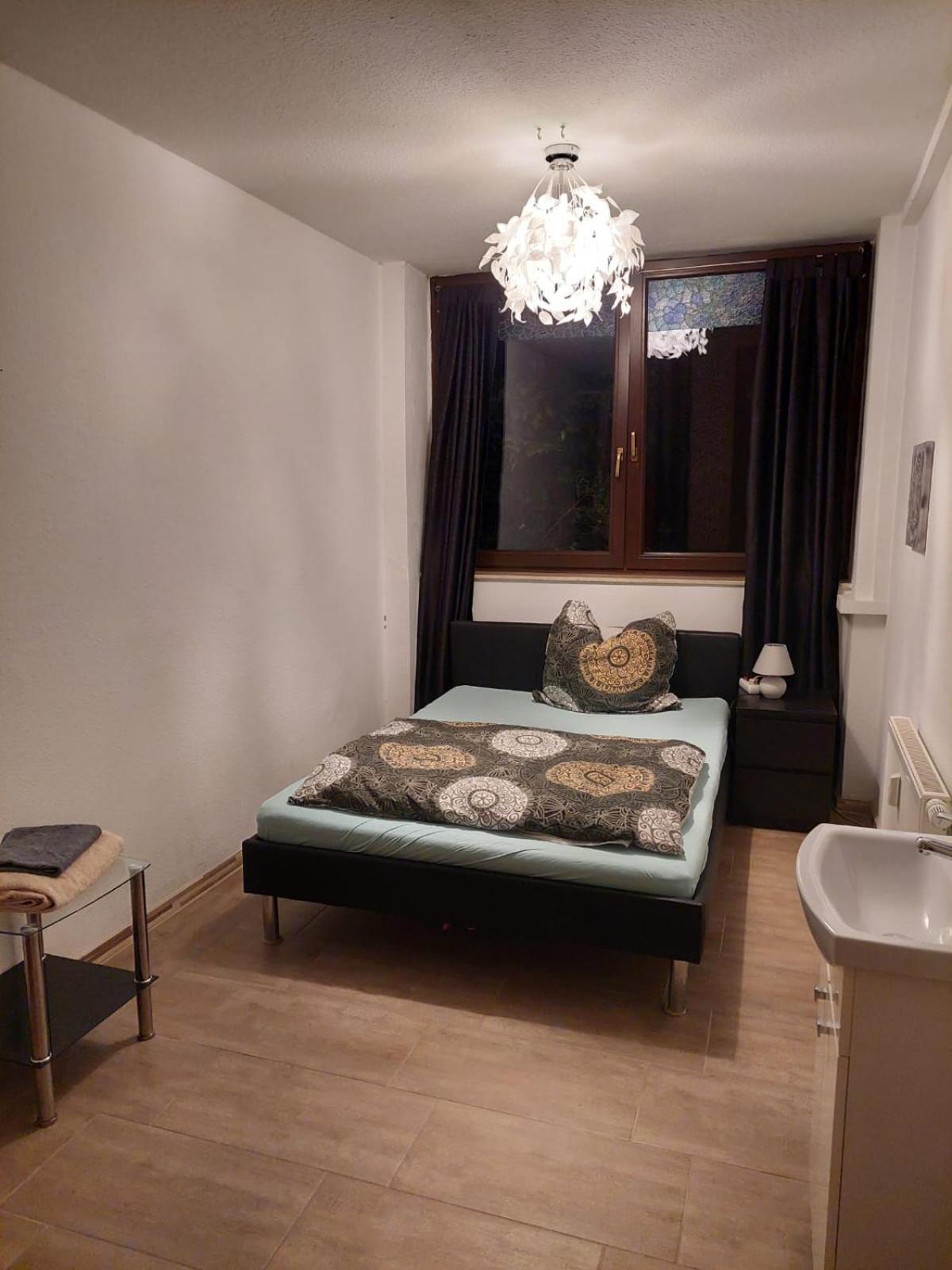 Halle, Top -Preise, 79 Qm Sd Fewo, Eg, Wahlweise Mit 1- 3 Dz, Tv Lounge, Kueche, Bad Wc Einfach Und Gut, Langzeitmieter Vb Preise Halle  Buitenkant foto