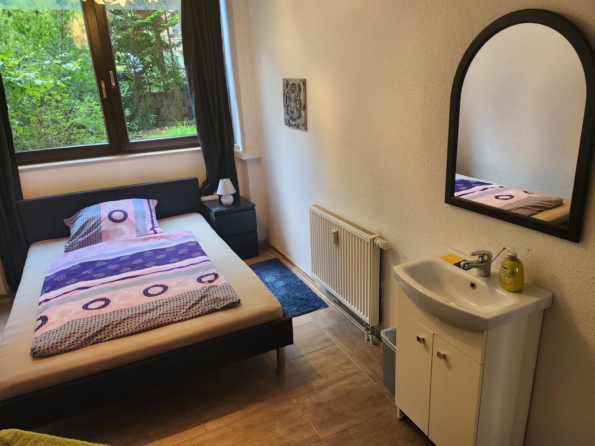 Halle, Top -Preise, 79 Qm Sd Fewo, Eg, Wahlweise Mit 1- 3 Dz, Tv Lounge, Kueche, Bad Wc Einfach Und Gut, Langzeitmieter Vb Preise Halle  Buitenkant foto